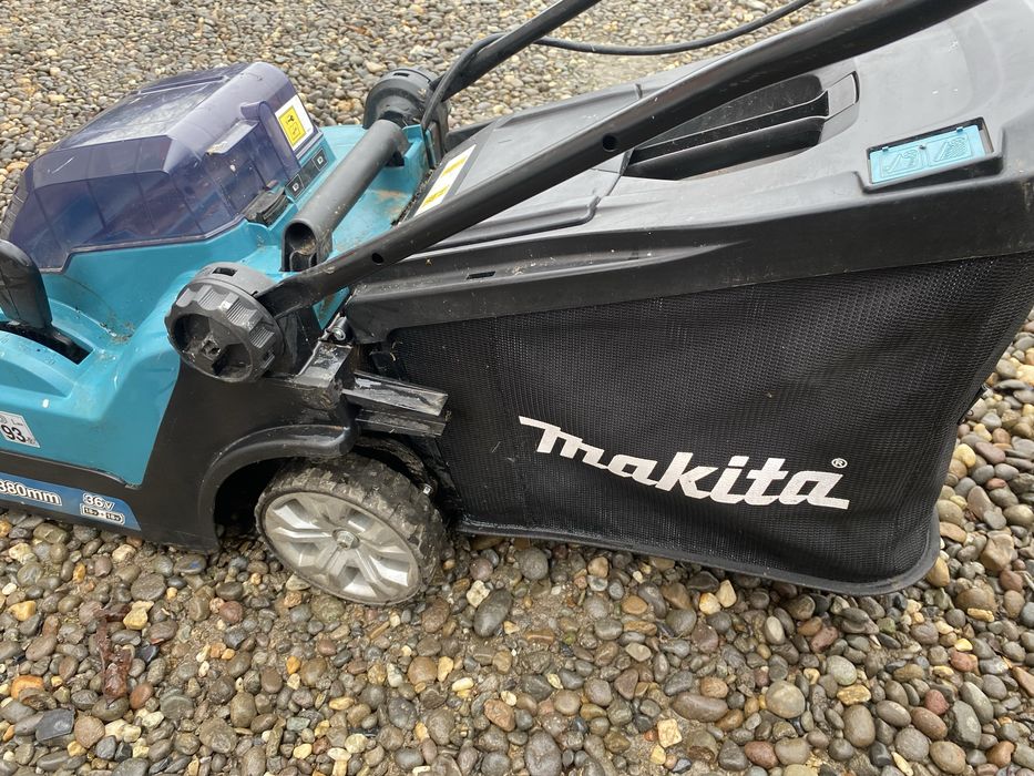 Vand sau schimb aparat tuns iarba makita baterie