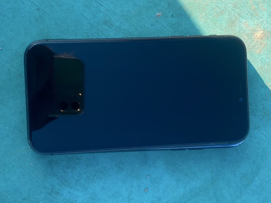 Продам айфлн 11 64гб