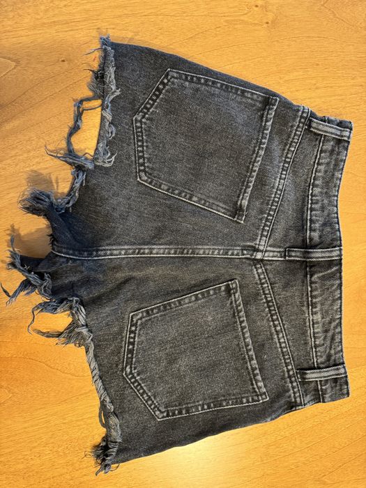 Pantaloni scurti Zara, masura 36