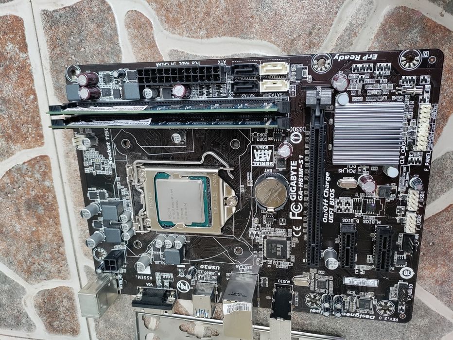 I7 4790+ gigabyte GA-H81M-S1 + 16gb ram