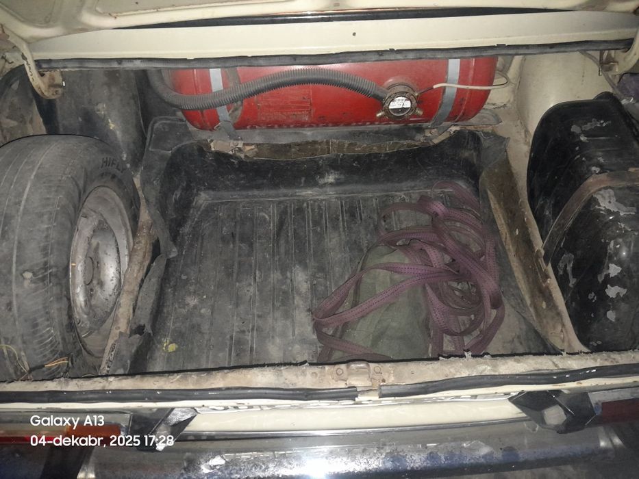 Vaz 2106 sotiladi narxi 15 million faqat naxtga