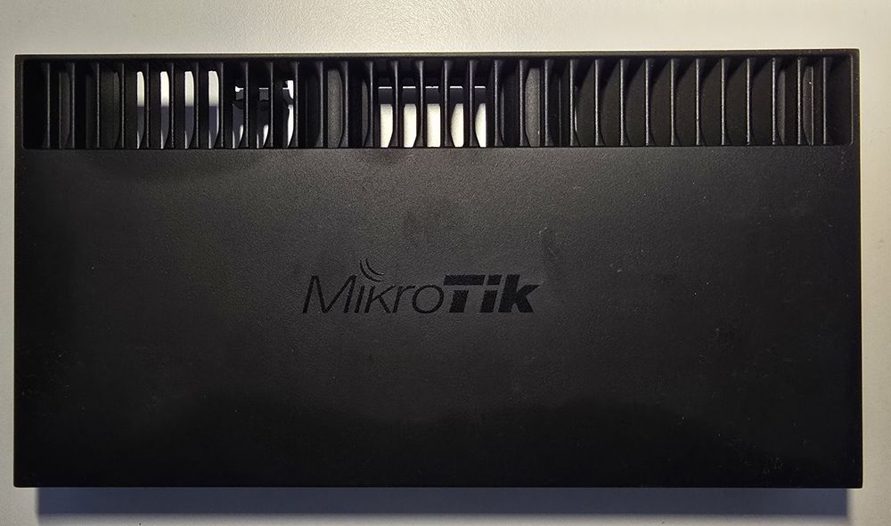 Router Mikrotik 4011iGS+RM