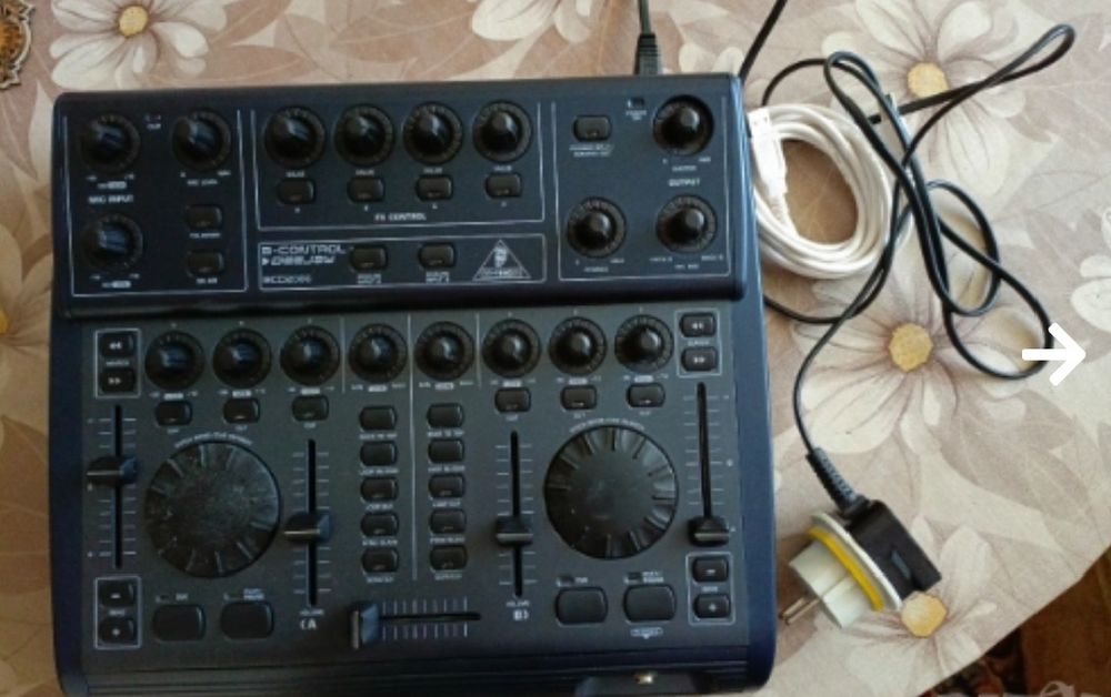Behringer BCD 2000 DJ controller