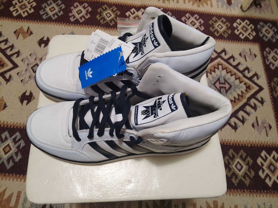 Adidas NOI,cu etichetă