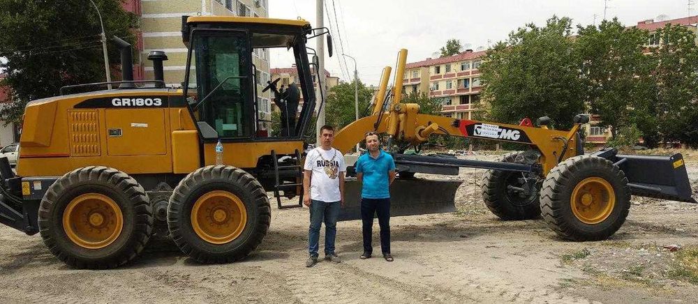 На складе  Автогрейдер XCMG GR180 аппарат