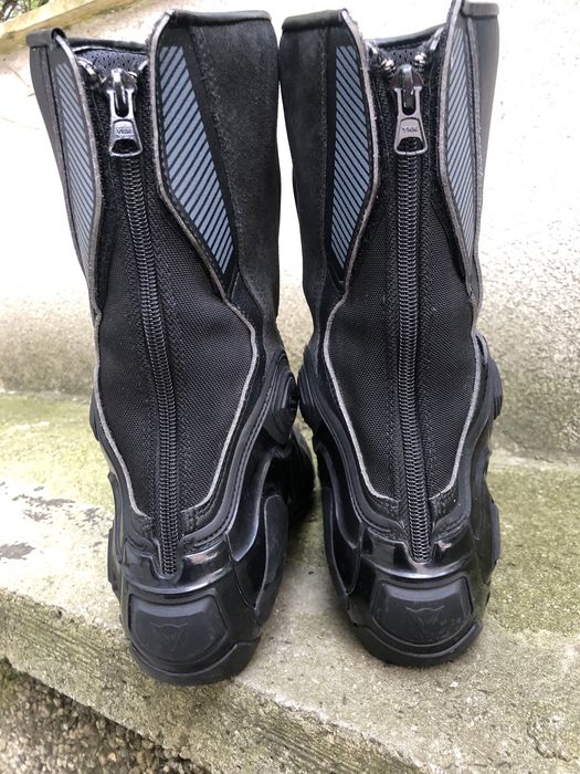 Дамски мото ботуши и мото ръкавици