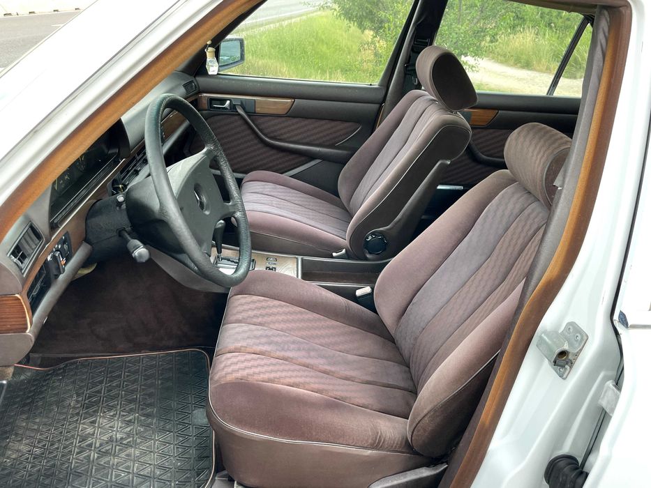 Mercedes-Benz S Class W126 300SE