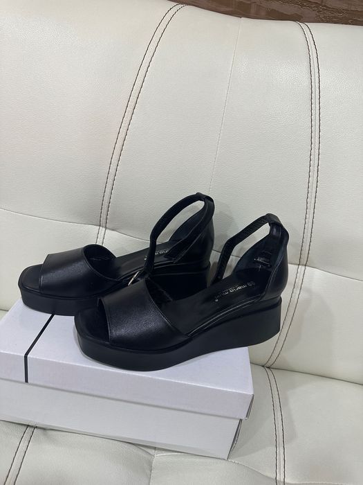 Летние босоножки кожа