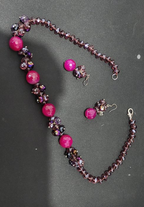 Срочно продам бусы женские