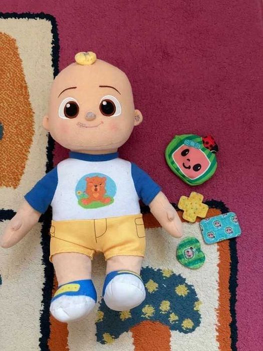 Papusa interactiva Cocomelon JJ