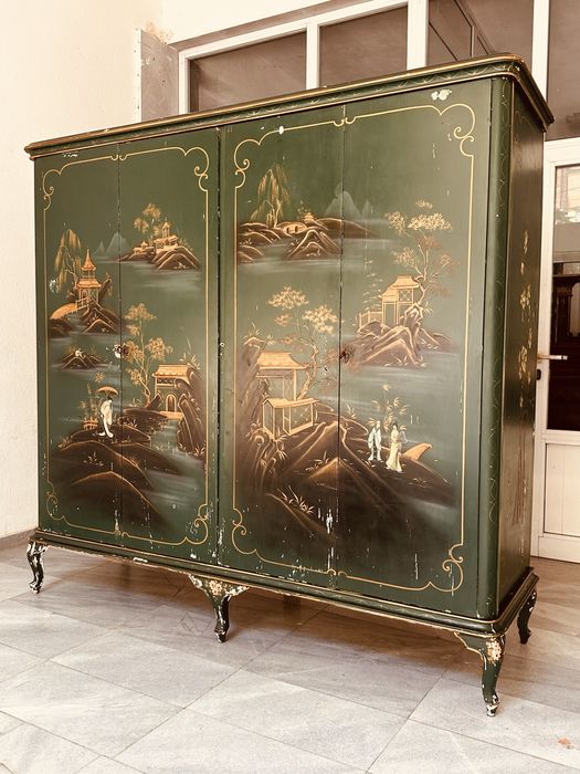 Италиански ръчно рисуван шкаф / гардероб Chinoiserie – Mario Colciago & Figli, Carate Brianza, Italy (1965–1975)