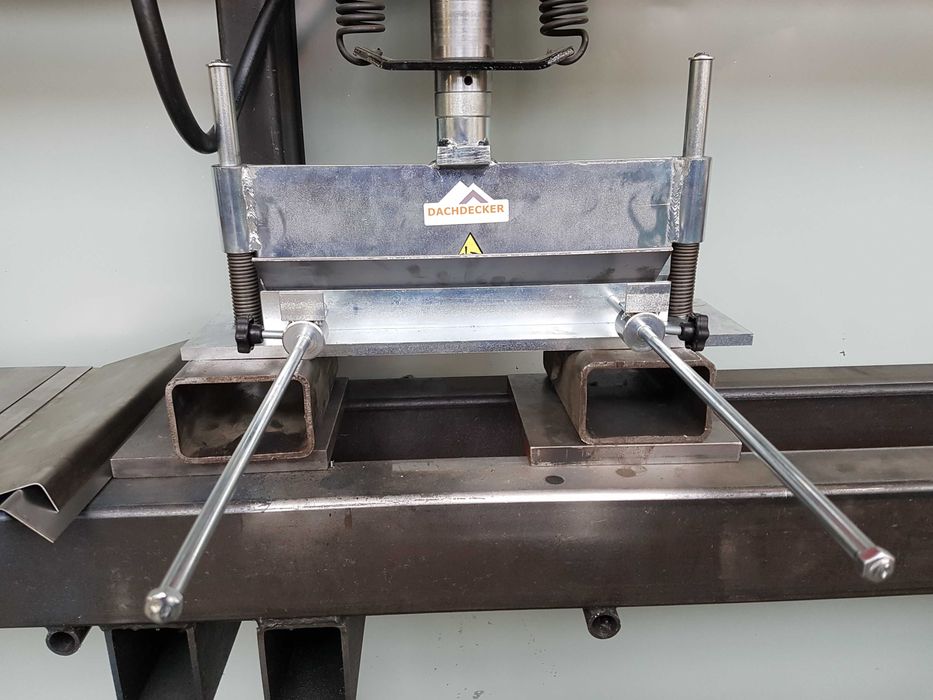 PRESA HIDRAULICĂ 440 mm ( abkant) Dachdecker