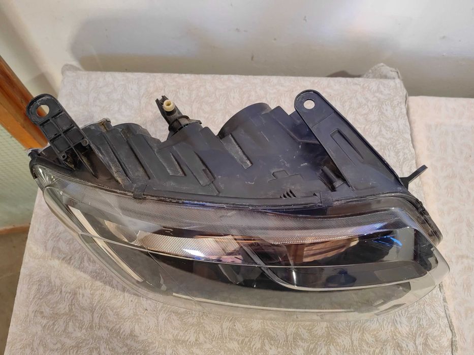 Фар Dacia Duster LED десен / Фар Дачиа Дъстър Оригинални