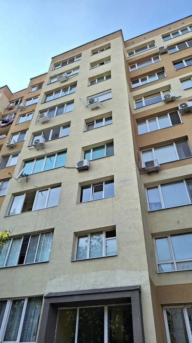 продава гарсониера на ул. „Битоля", кв. „Бели брези", гр. София