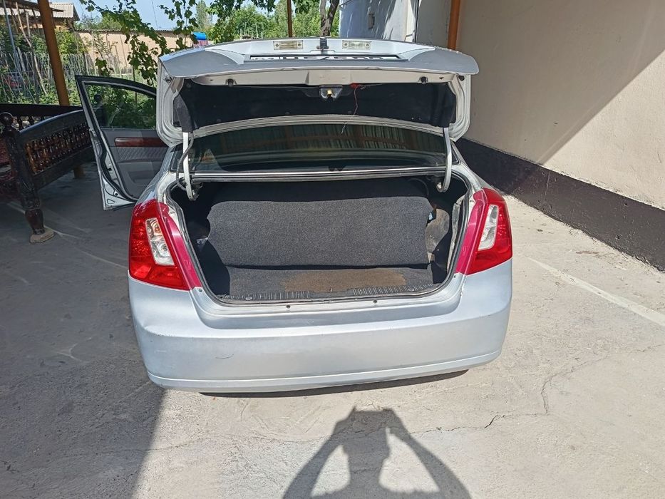 Lacetti Sotiladi