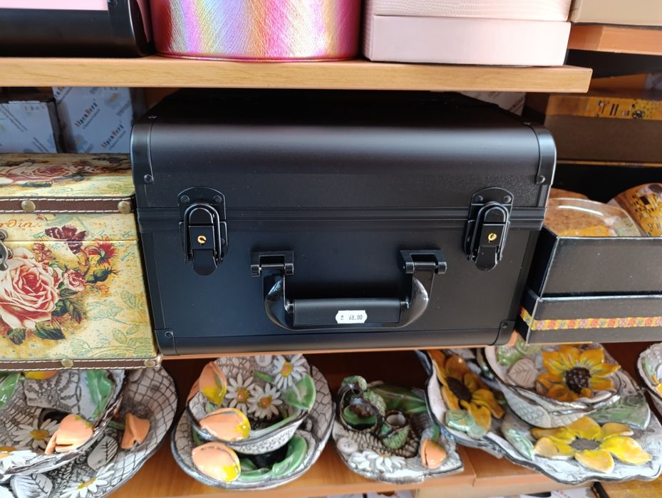 Куфари  за гримове и козметика