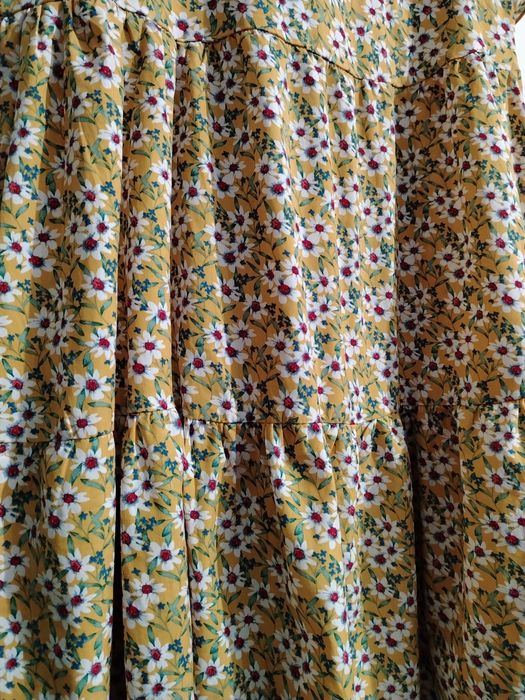 Rochiță de damă, mar M, galbenă cu floricele, minunată