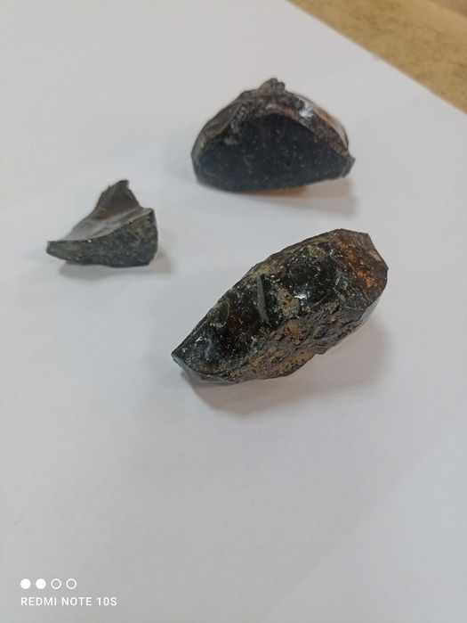 Obsidian bruta neagra