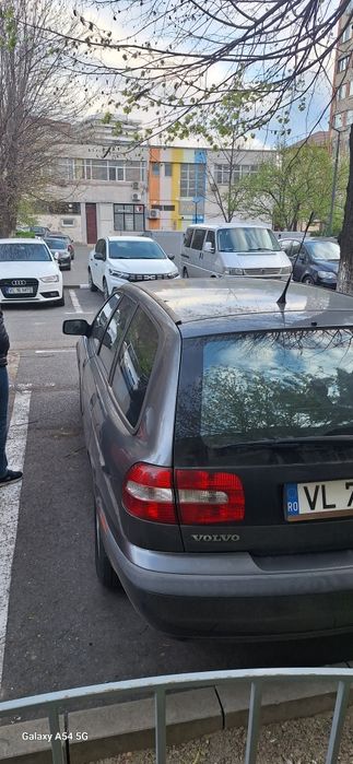 Vând volvo v40 an 2003
