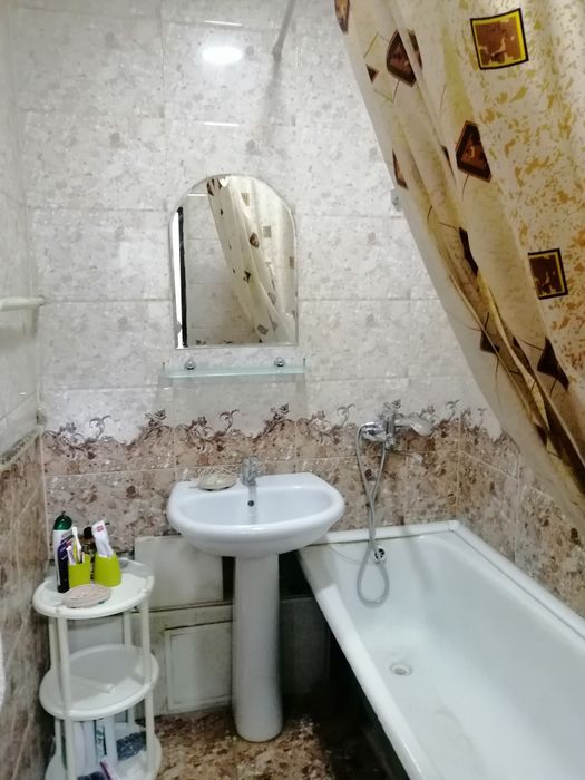Продаётся 3 комнатная квартира возле паркентского рынка