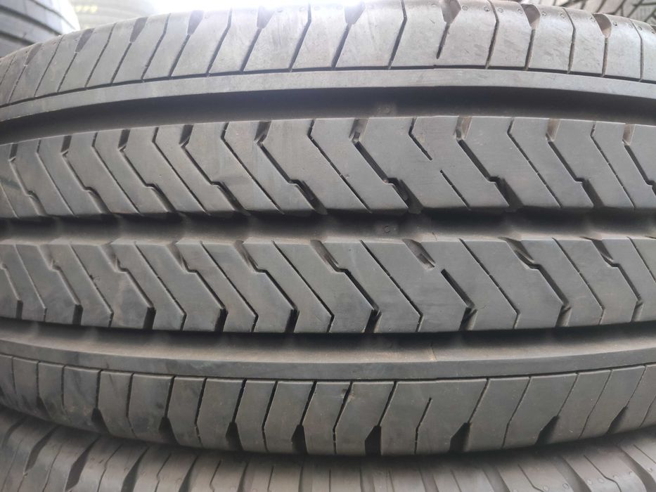 2бр Като нови летни гуми за бус 215 65 16 С - Barum - DOT 2025