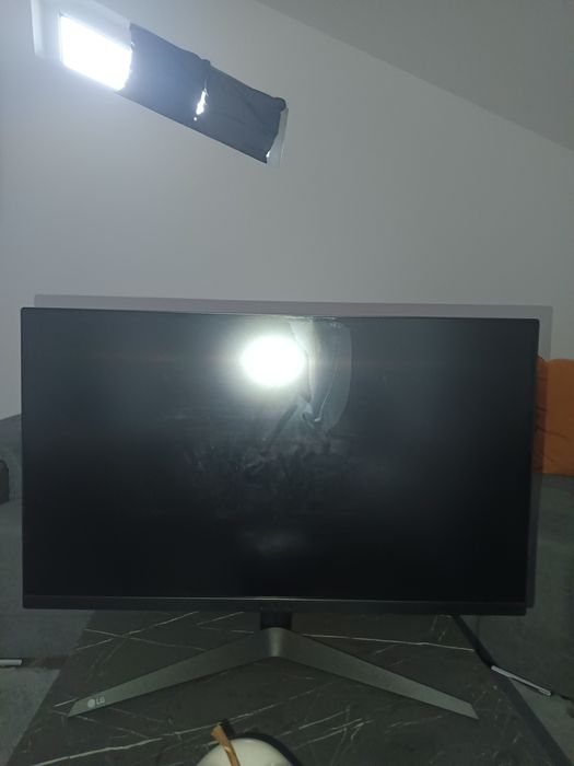 Monitor LG Ultragear 27'' 180 Hz Display Spart