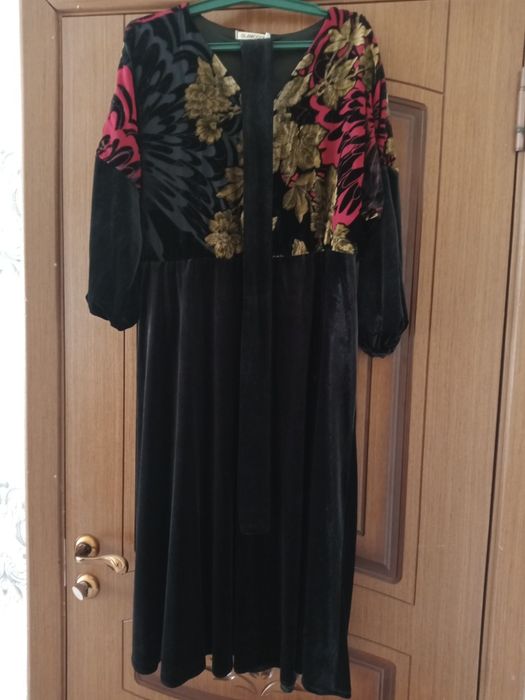 Платье велюр новая 6000 тг