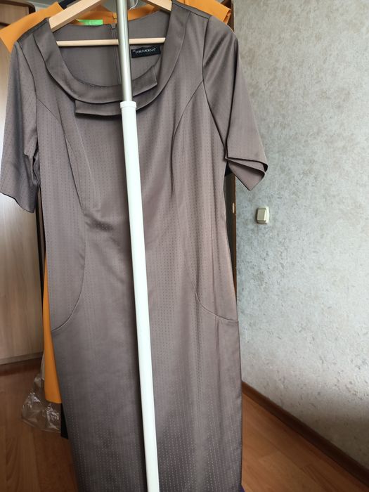 Продам Женские  платья 3 шт