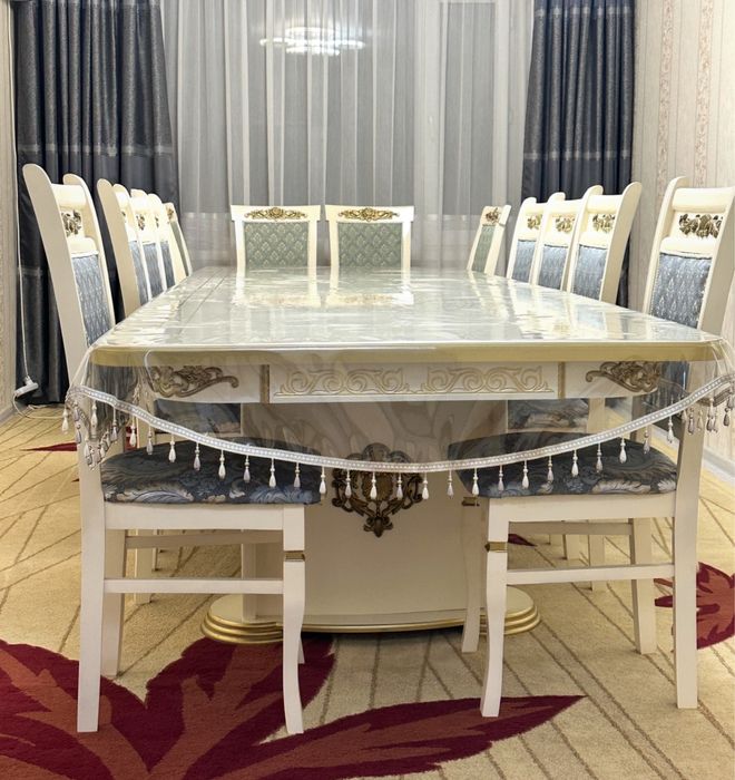 гостинный стол со стулями