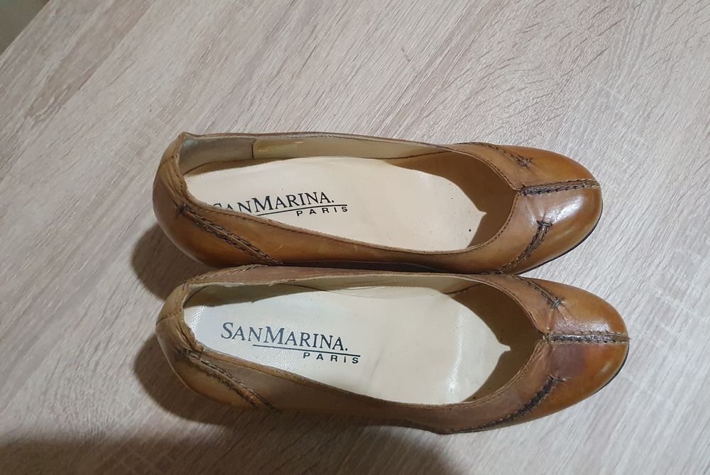 Pantofi de piele cu toc marime 37, interior 24 cm.
