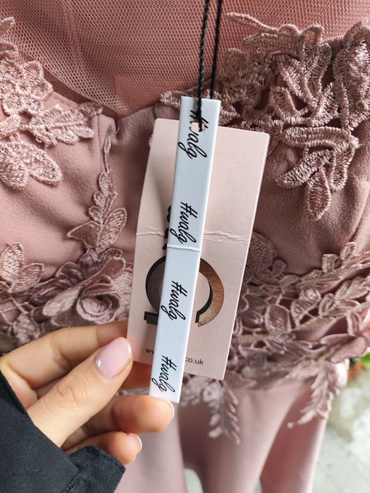 Къса рокля с дантела