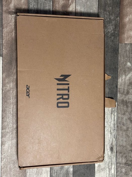 Laptop Acer Nitro V16 RTX 5070 / Ryzen AI 7 350 / 32GB RAM / 1TB SSD / 180Hz
