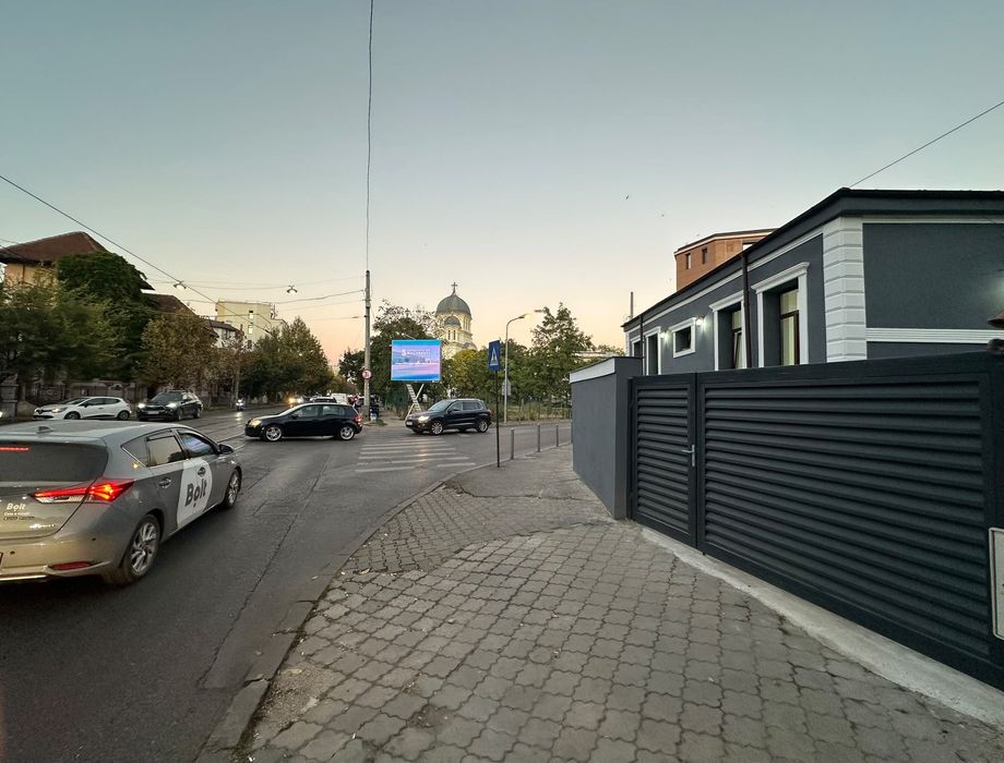 SPAȚIU COMERCIAL CU CASĂ ȘI CURTE 400 MP - Vizibilitate excelentă-Bulevardul Regina Maria 15