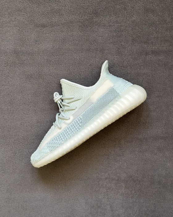 Yeezy PREMIUM Cloud White