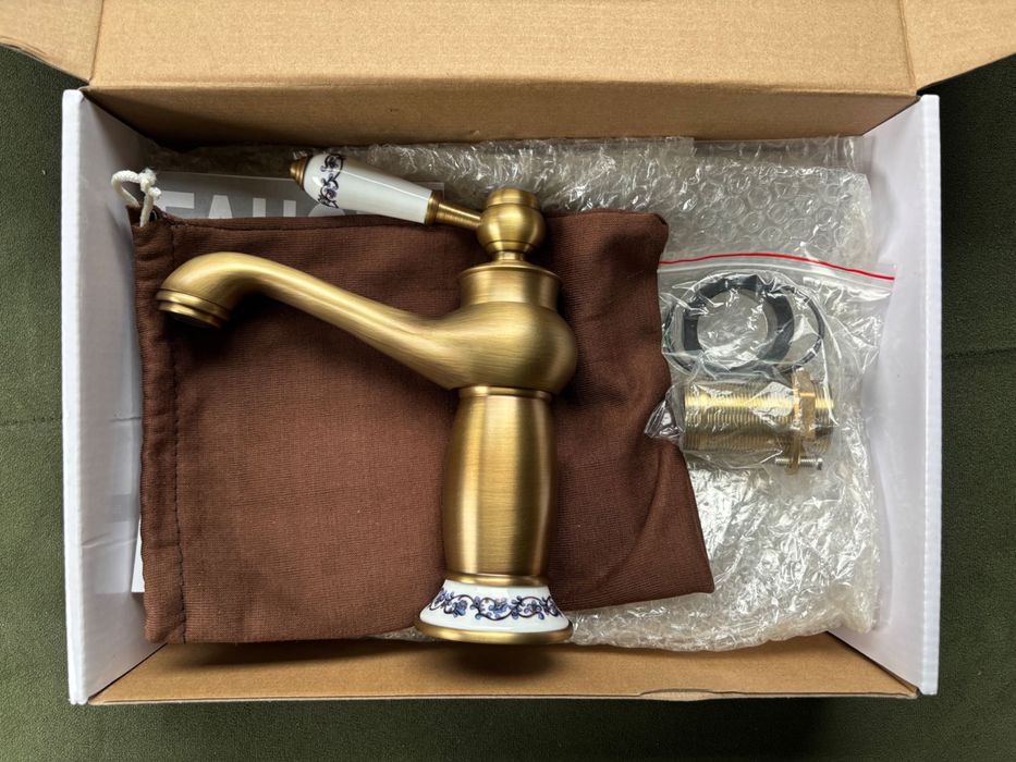 Луксозен стоящ смесител за мивка – Ретро Бронз (Чисто нов)