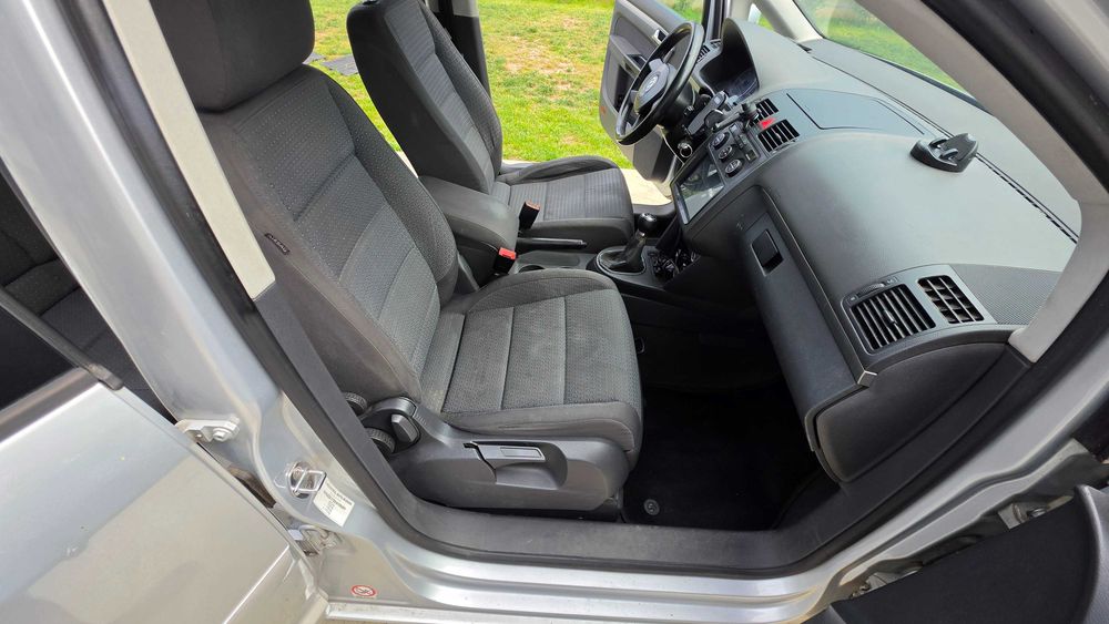 VW Touran 2.0 TDI BKD 140 CP | Unic proprietar | 5 locuri