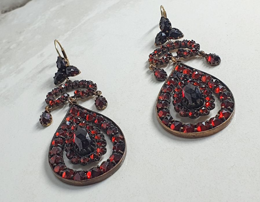 Cercei din argint 925 cu tortițe din aur de 14K și granate naturale