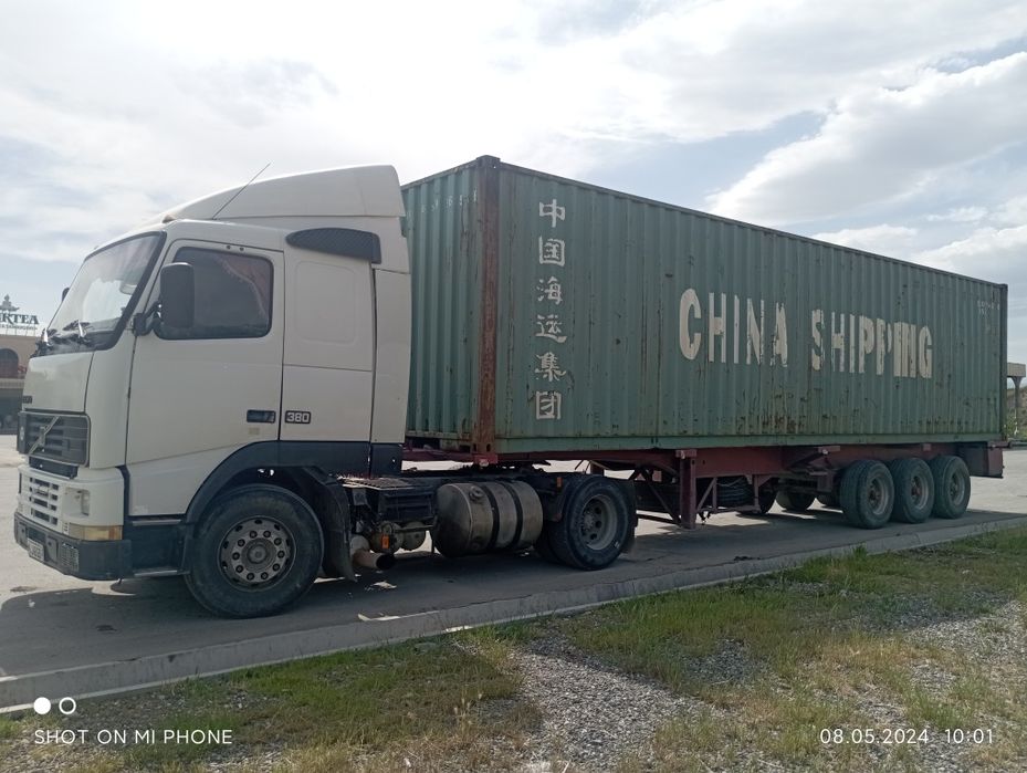 Volvo тягач, полу прицеп сотилади, 19944 йилда ишлаб чикорилган,