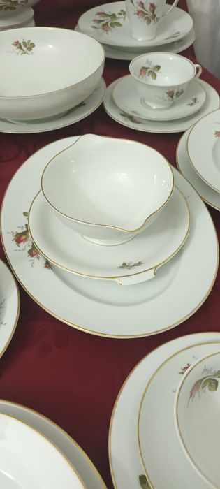 Set portelan Rosenthal Group-Classic Rose Collection