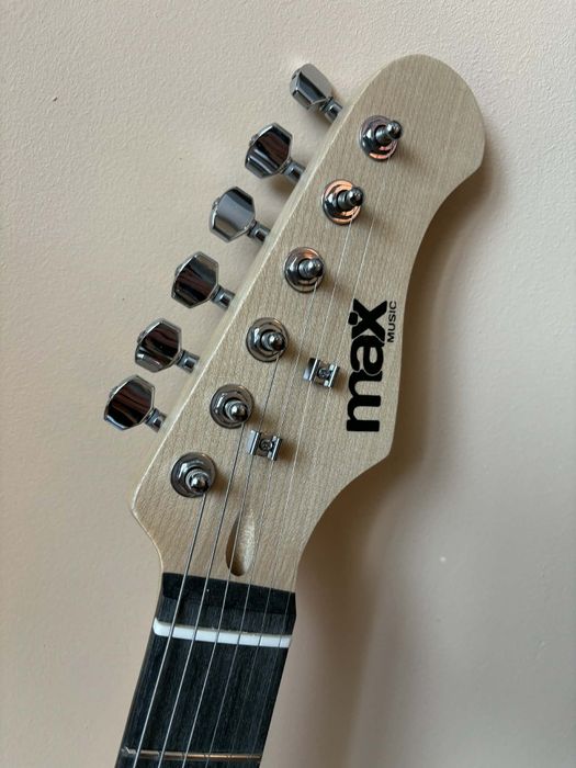 Електрическа китара + усилвател 40w Max GigKit