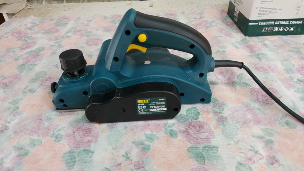 Продам электрорубанок FIT