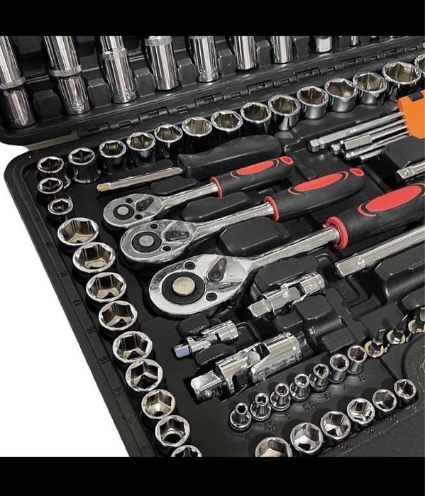 Набор ключей 151 деталь