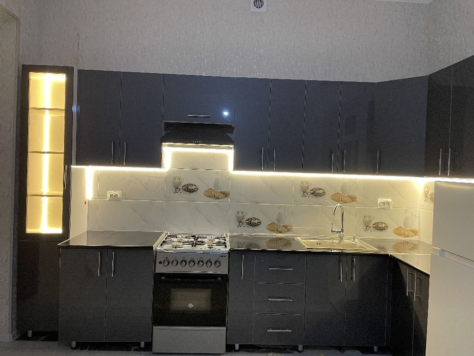 Kuxniya zakaz asosida. Akrildan