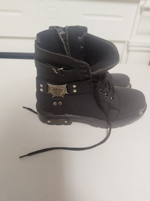 Încălțăminte mărimea 39