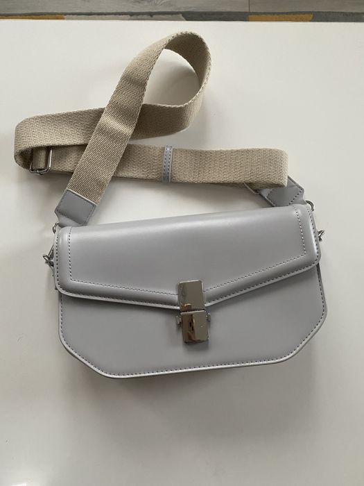 Нова дамска чанта Reserved