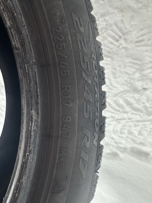 Продам зимние шипованные шины.