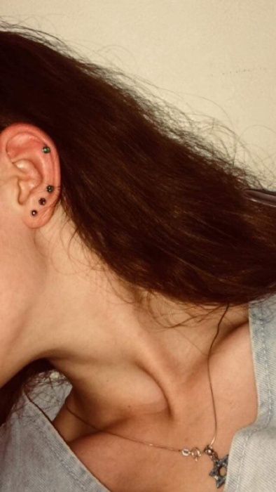 Perforare/gauri in urechi cu pistol si cercei medicinali