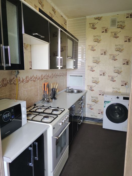 Navoi shaxrida 3 xonalik kvartira. Hamma sharoiti bor.