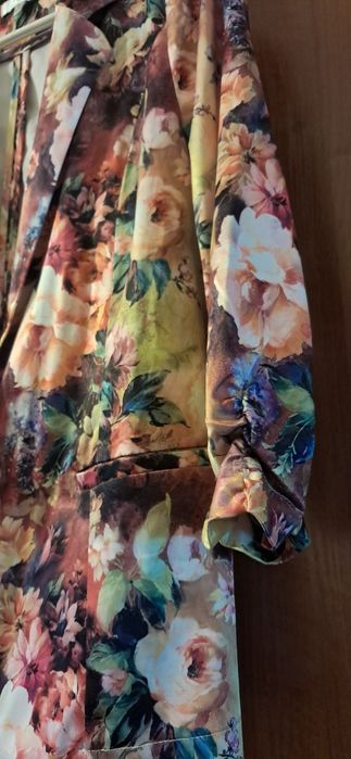 Две красиви дамски сака