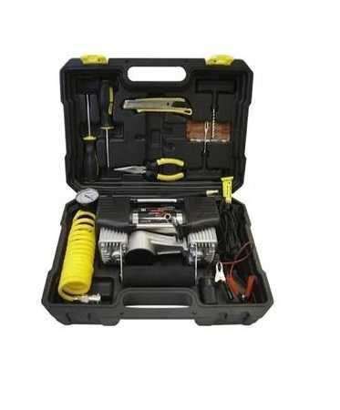 Автомобильный компрессор в чемодане с инструментами